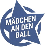 MÄDCHEN AN DEN BALL