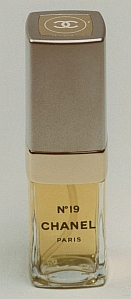 No 19 CHANEL PARIS