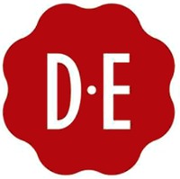 D E
