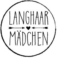 LANGHAAR MÄDCHEN